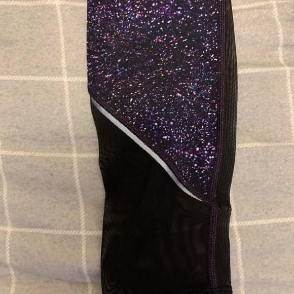 Lululemon 25” reveal tight - Picture 4 of 4